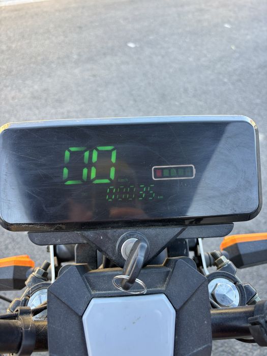 Vând motociclu JINPENG :JP1000ĐZH-F 2024 (35 km PARCURSI)