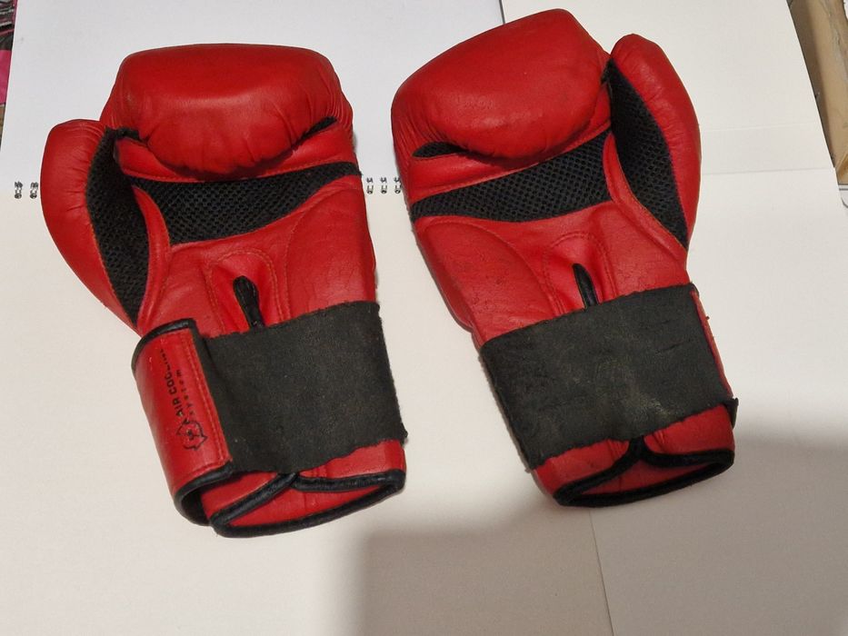 Mănuși de box folosite