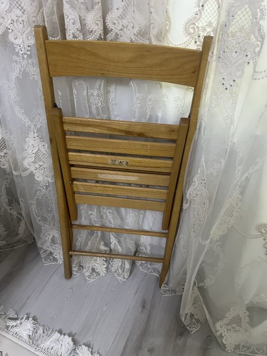 Стул складной из ореха .Куплена заграницей..Икеа Швеция.1 штук.