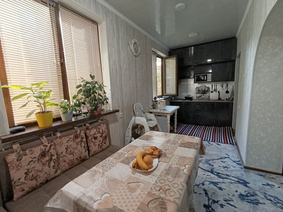 Продается Своя 3х комнатная кв 3/2/4, М-Улугбекский р-н, 7-поликлиника