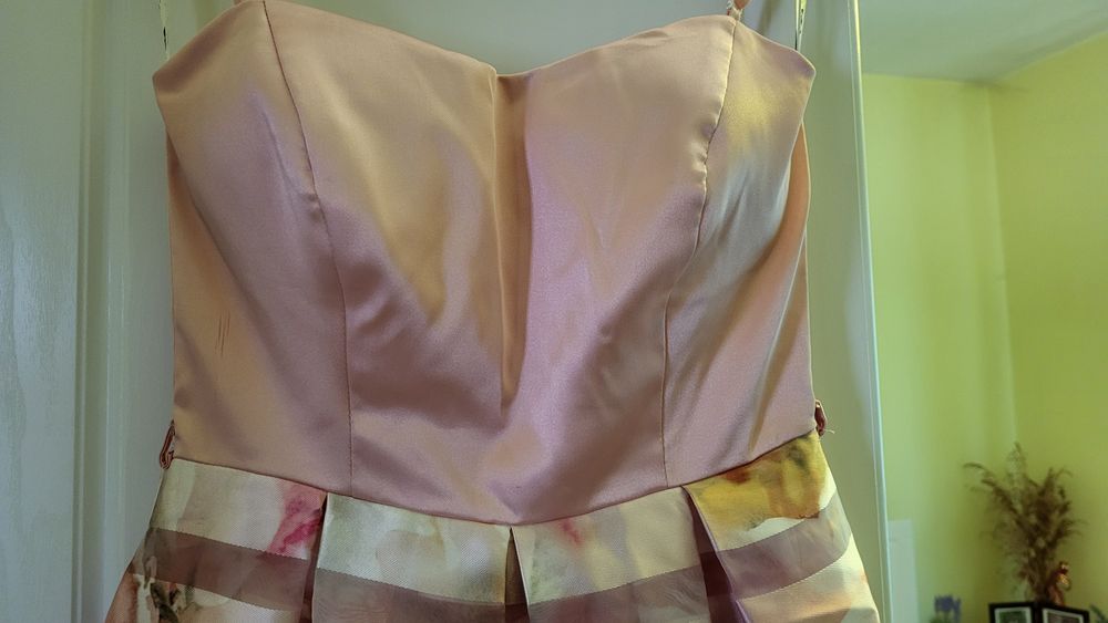 Рокля пепел от рози/пудра с цветя