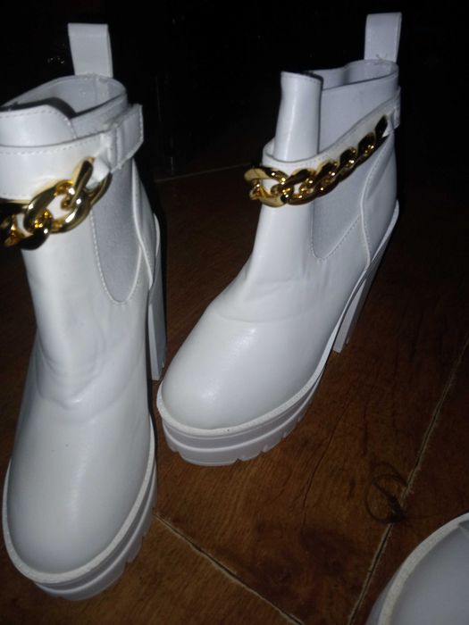 Нови стилни обувки