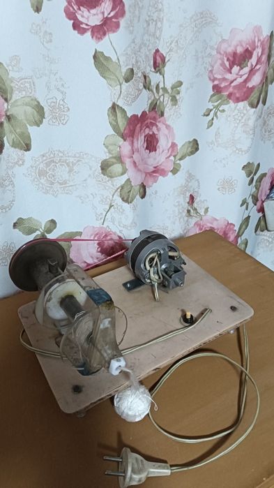 Продам собачью шерсть пух 1.4 кг. Прялку