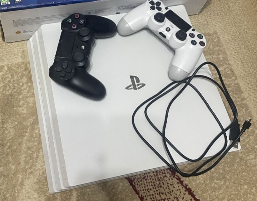 Playstation 4 pro 4k 14 игр 2 геймпада (джостика)