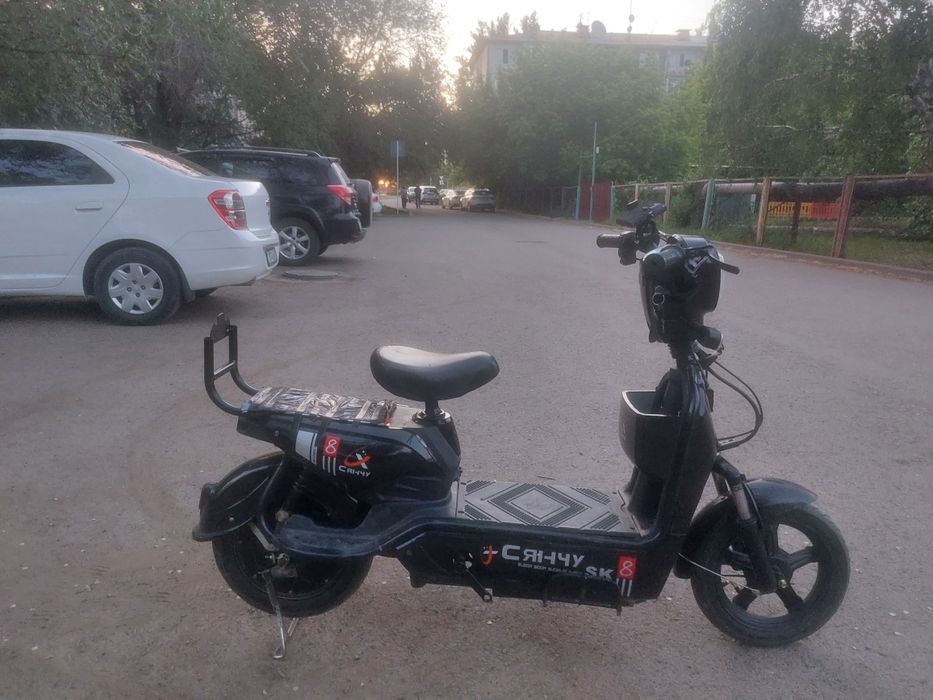 Продам скутер ск8