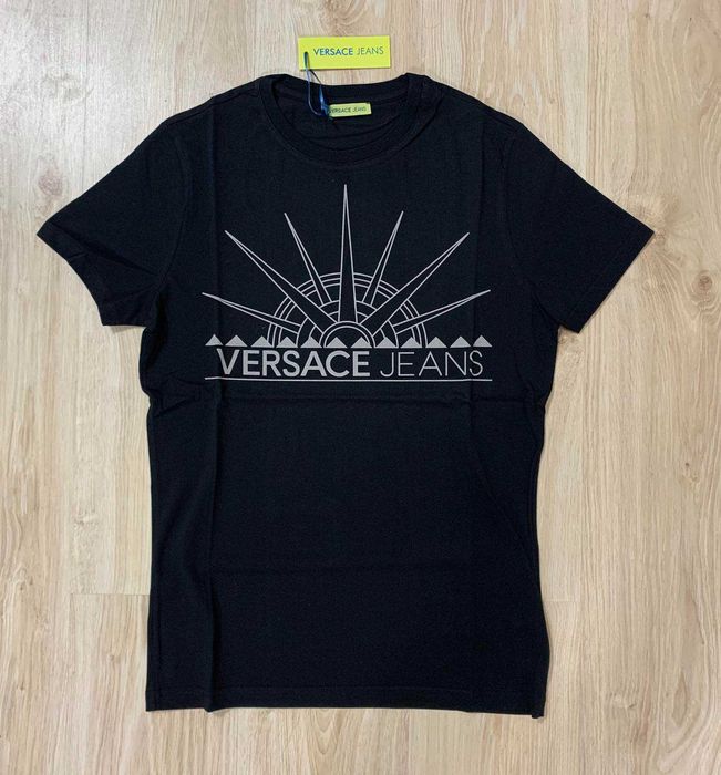 Нови мъжки тениски с етикети Versace jeans размери М и L