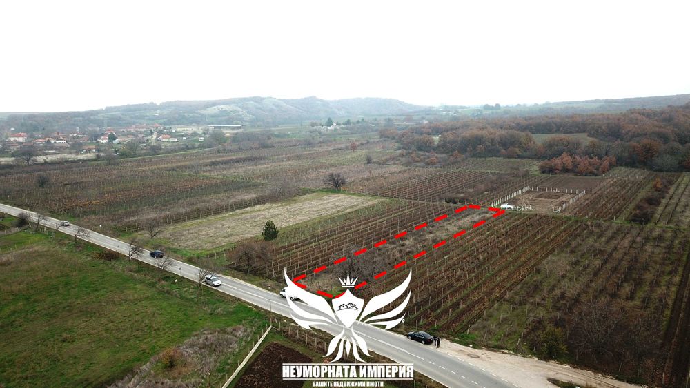 Продавам земя 1086кв.м. на първа линия преди село Козаново