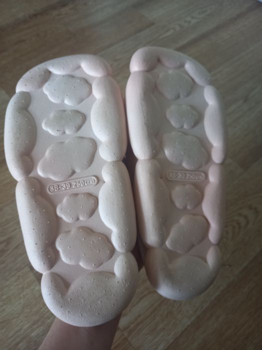 Продам новые сабо-шлёпки. 38 размер.