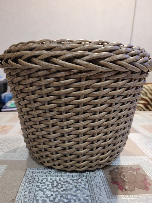 Кашпо из ротанга