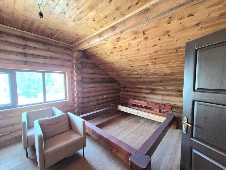 Продам дом из сруба на 2 хозяина, 2 этажа.