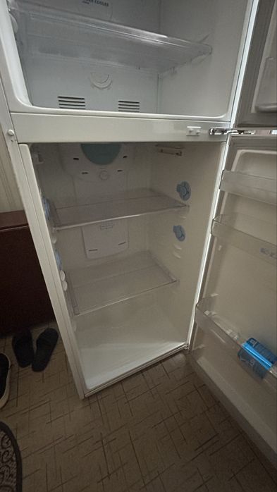 Хтлодильник Samsung