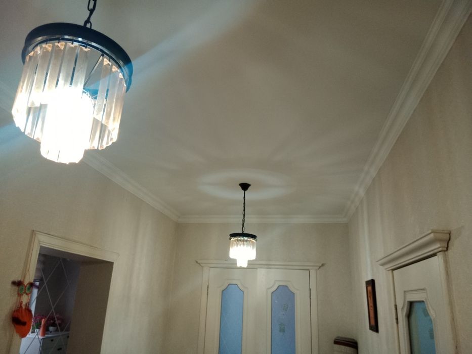 Продам люстры в отличном состояние