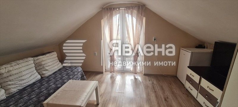 Дава се под наем Едностаен апартамент в Варна, Център - 15 кв.м за 150 € - Снимка #1