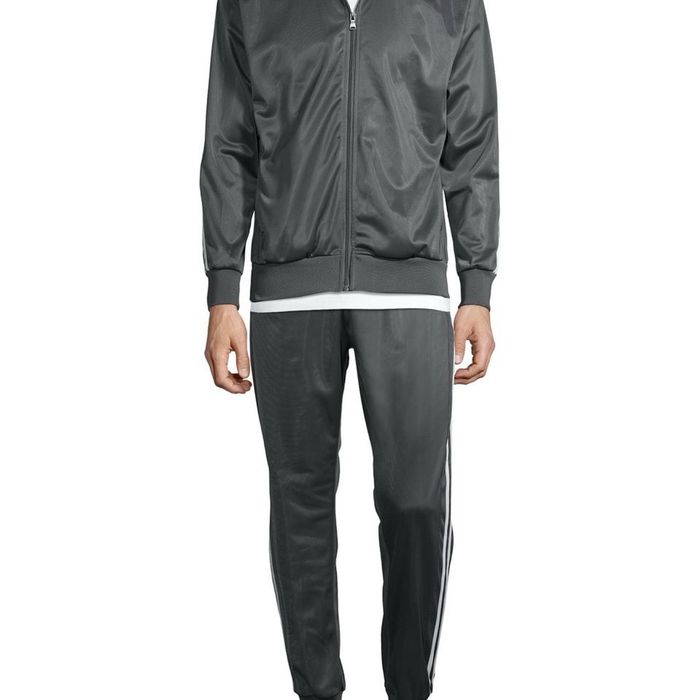 Оригинальные спортивные ветровки на молнии.