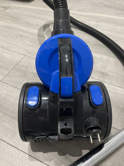 Продам электрический пылесос