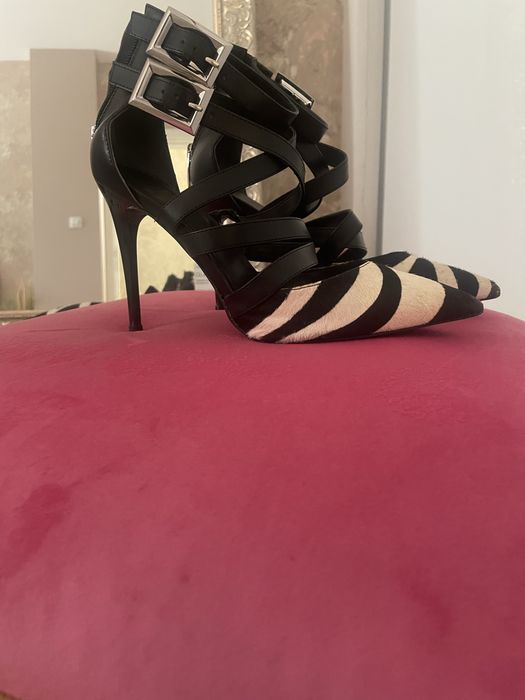 Черно бяло обувки 38-ми номер естествена кожа Guess