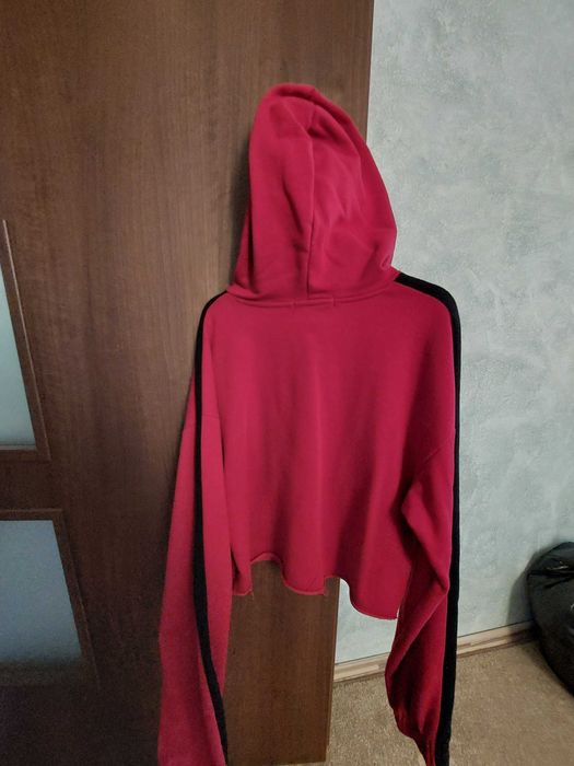 Pulover scurt cu glugă