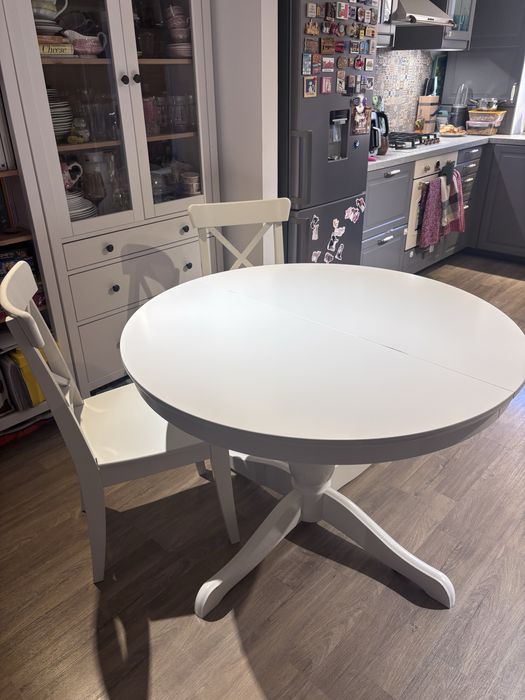 Masa rotunda extebsibila ikea si doua scaune