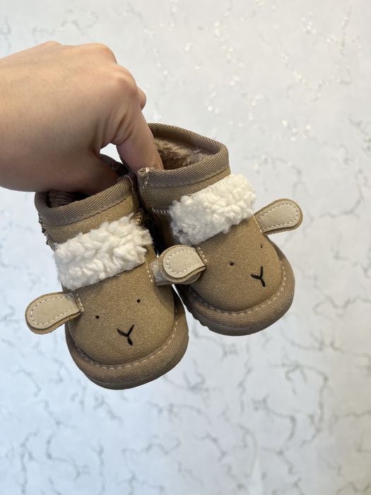 Демисезонные угги для малышей. Размер 15 см.