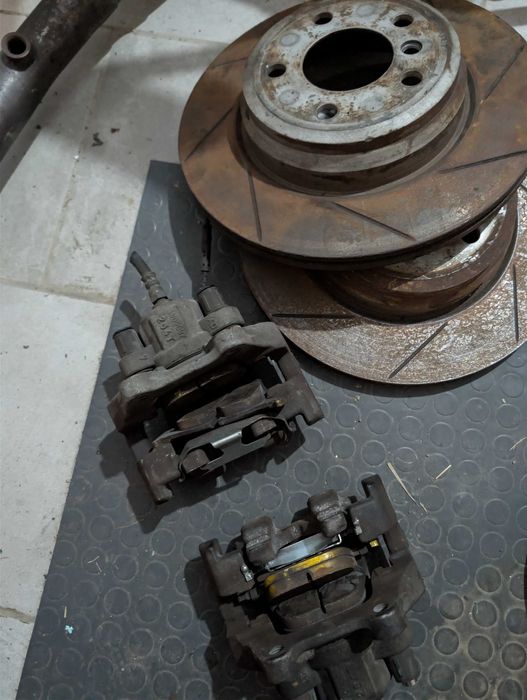 Задни спирачни дискове, накладки и апарати за BMW F 340i