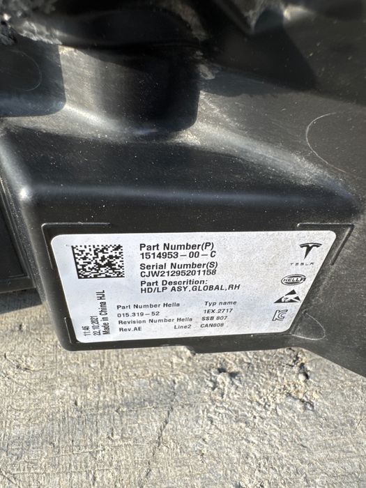 Фар за Тесла 3y десен