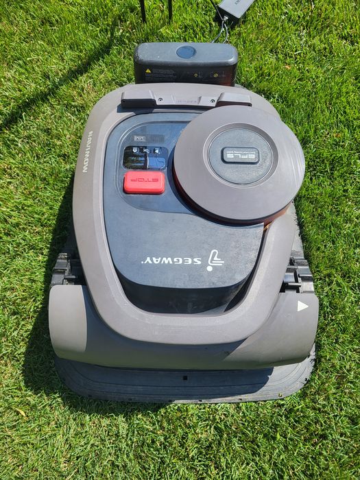 Robot de tuns iarba SEGWAY NAVIMOW H500E – gata de treaba, la un pret avantajos!