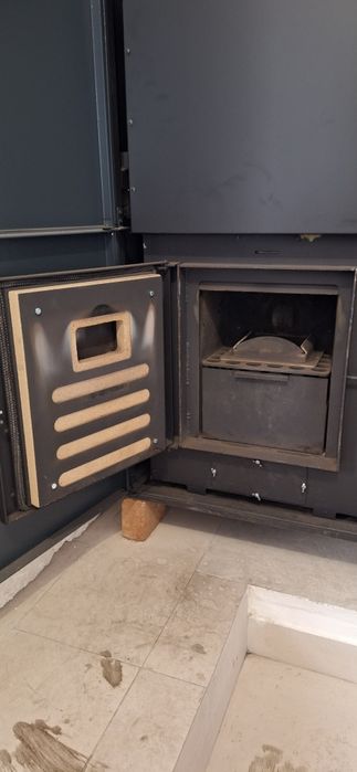 Vând centrala FEROLLI , pe peleti, 30 kw .