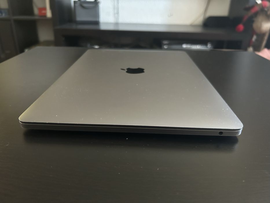 Vând Macbook Pro A1708 i5 8 GB RAM SAD 256 GB