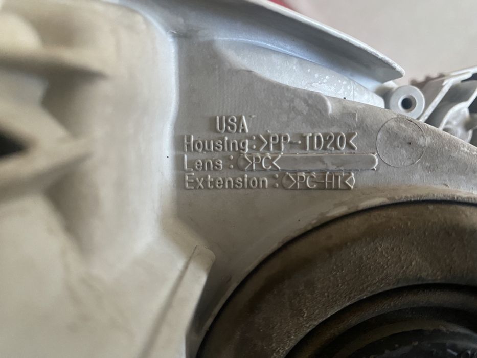 Продам фары камри 40 американец