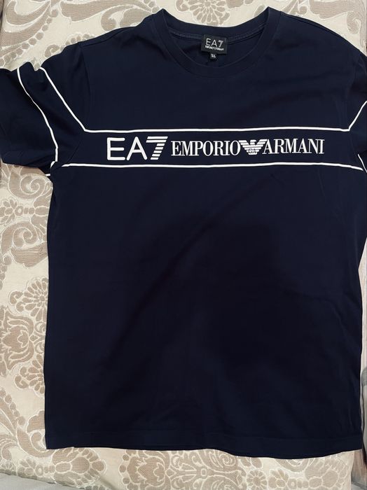 футболка от бренда Emporio Armani