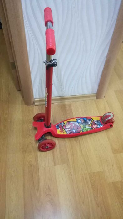 Подам рабочие самокаты и скейтборд