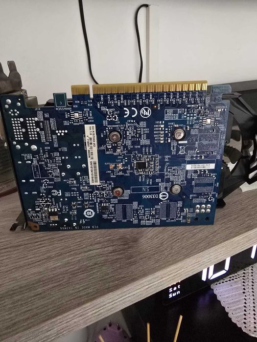 placă video GIGABYTE GeForce GTX 750 Ti OC (model GV-N75TOC-2GI)."