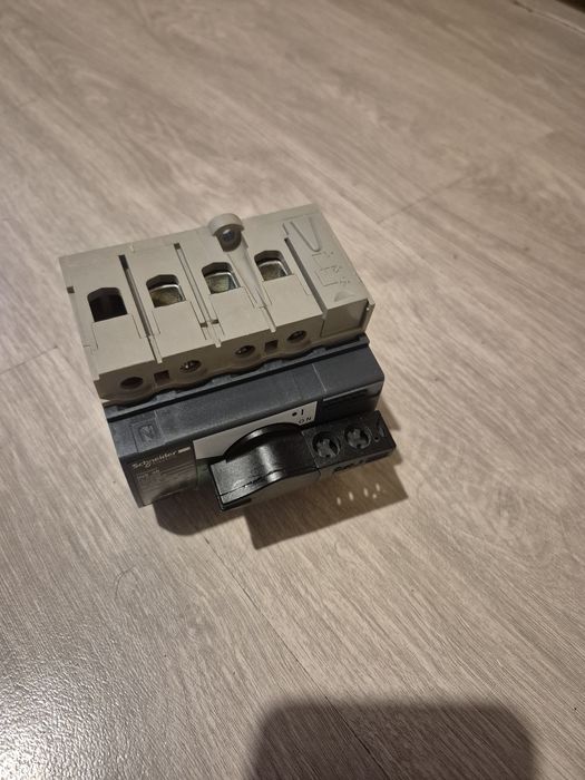 Разединител Schneider Electric INS 40 А