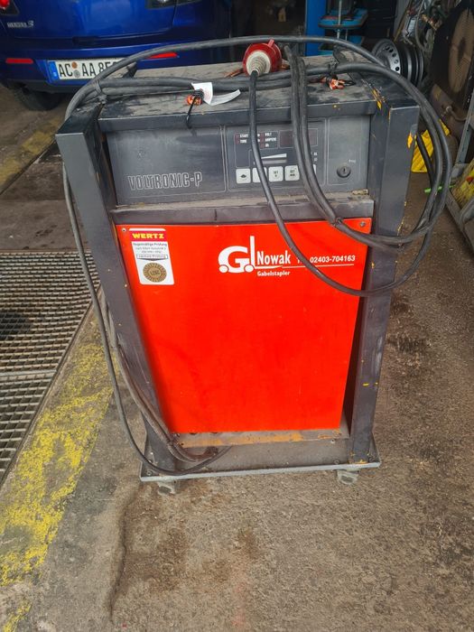 Stivuitor Electric cu stație de încărcare