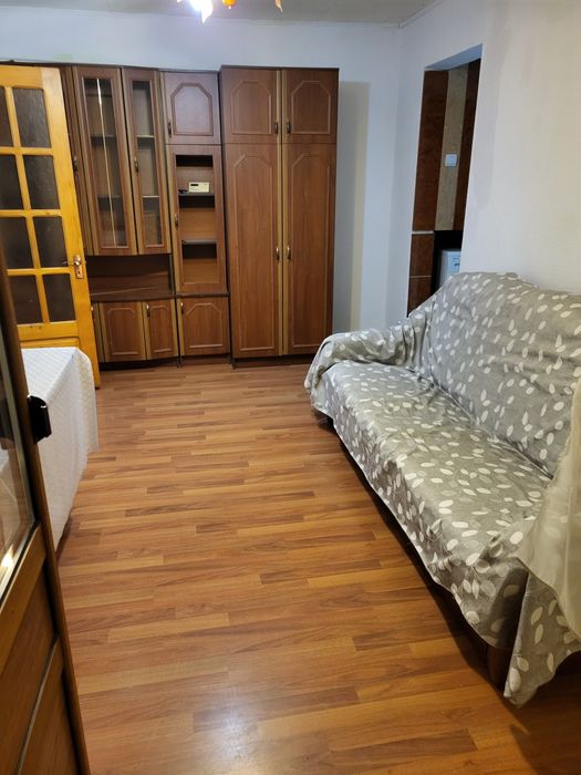 Închiriez apartament cu 2 camere la Rotunda