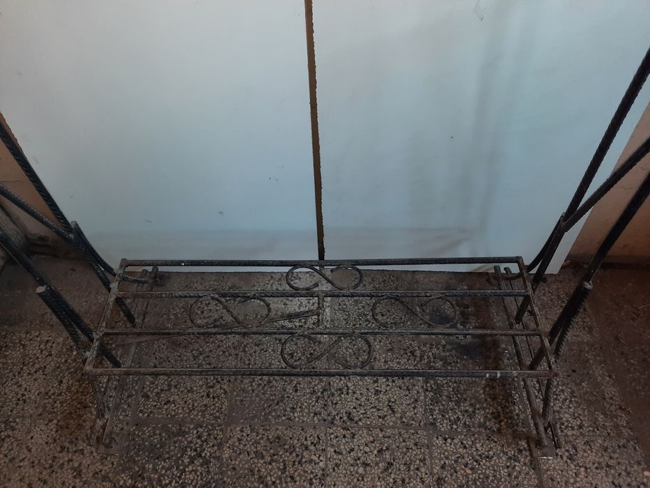 Ръчно изработена голяма желязна самостояща закачалка  за дрехи