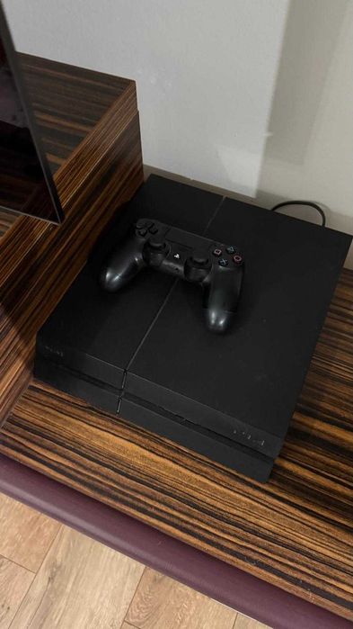 Consolă Sony PS4 + 2 Manete (DualShock 4)