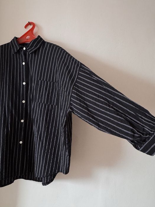 Продам рубашку черную в полоску
