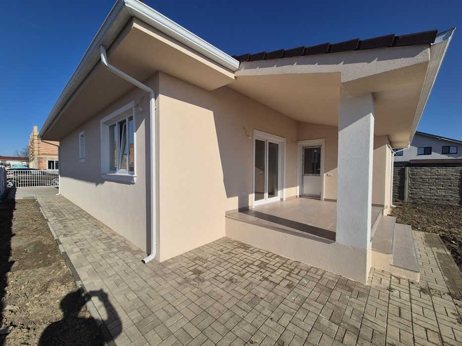 Casa individuala 4 camere dormitor matrionial Valeri Mosnita Noua