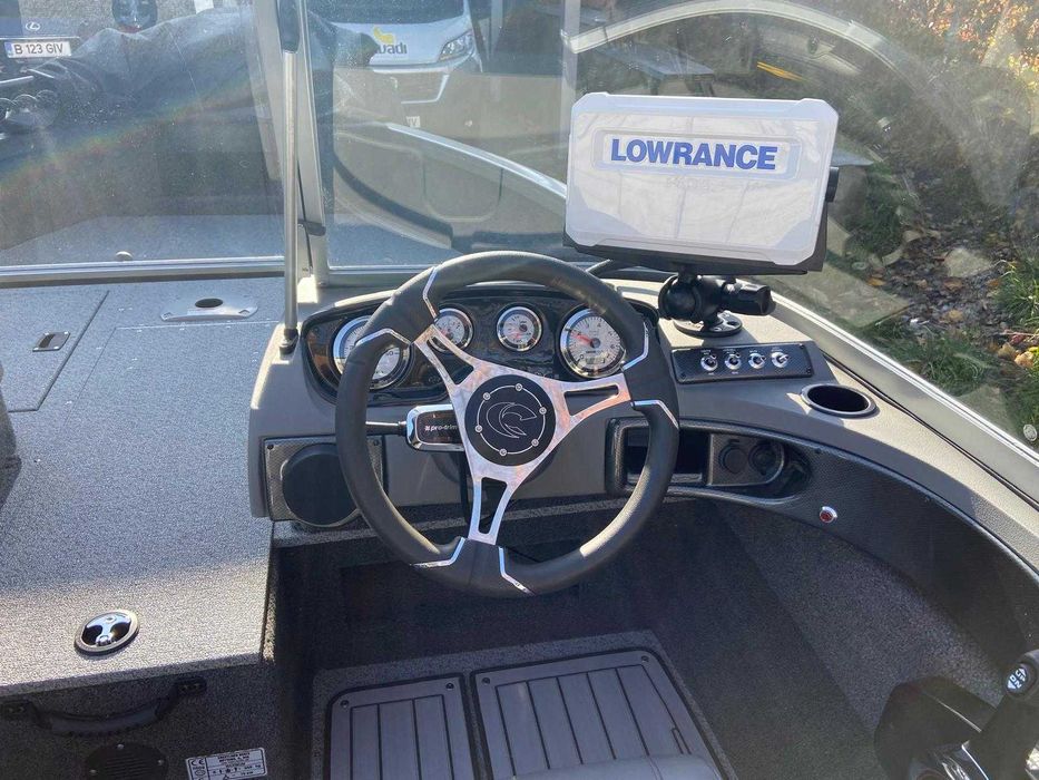 Barca  Crestliner Fish Hawk 1650 SE WT, SUA 2022 cu motor si peridoc