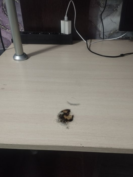 Стол письменный .