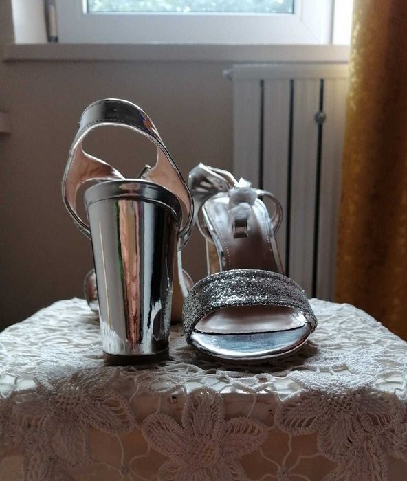 Sandale argintii noi