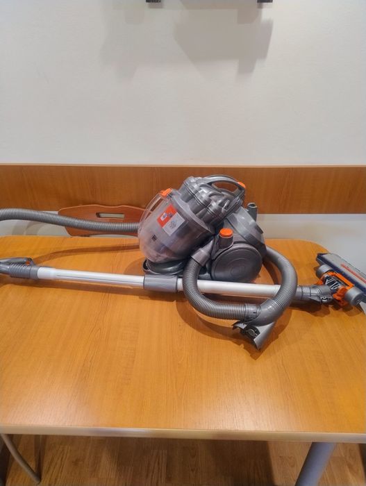 Aspirator Dyson...