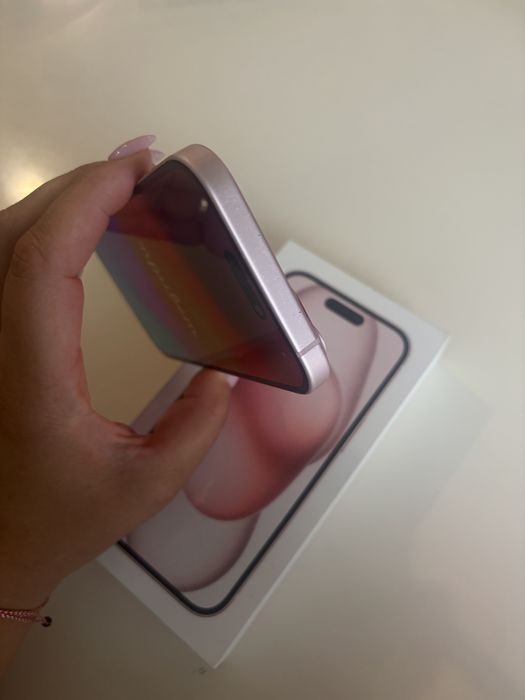 Vand iphone 15 roz impecabil