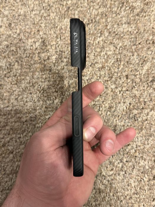 Продам чехол Pitaka 17 pro