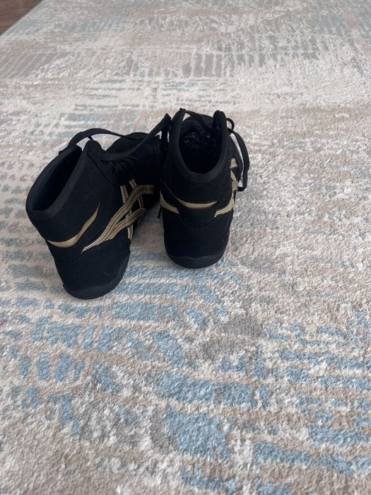 Борцовка asics .,