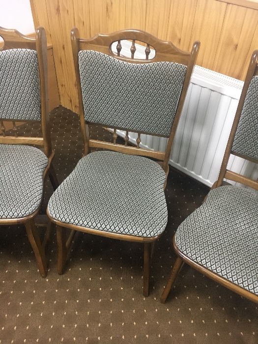 Vand scaune din lemn masiv, tapitate