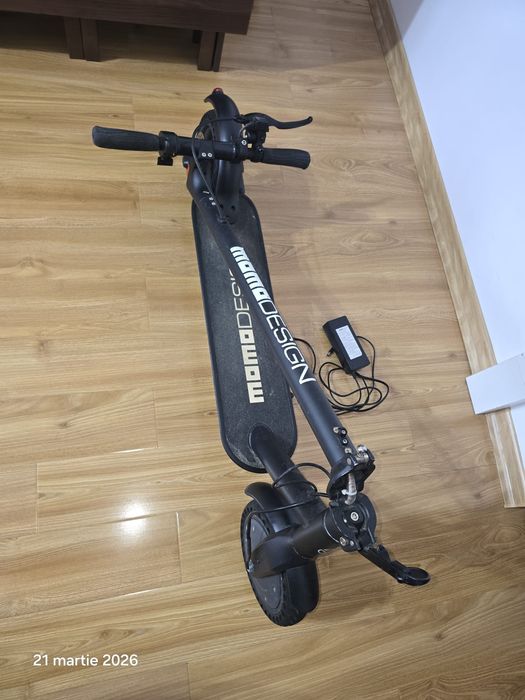 Trotineta electrica Momo Design în stare foarte bună