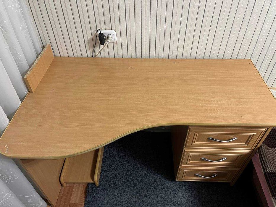 Стол компьютерный