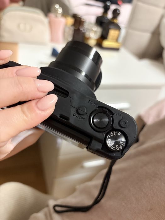 Фотоапарат Canon 740HS